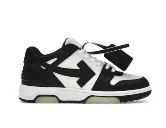 Sneaker off Black