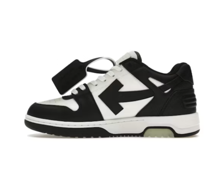 Sneaker off Black